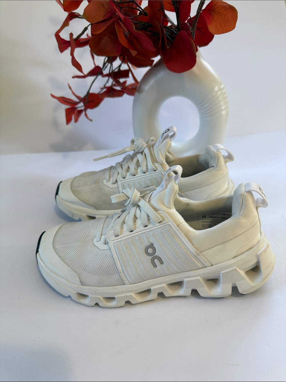 On Running Kids Cloudswift Sneakers in Off-White/Cream